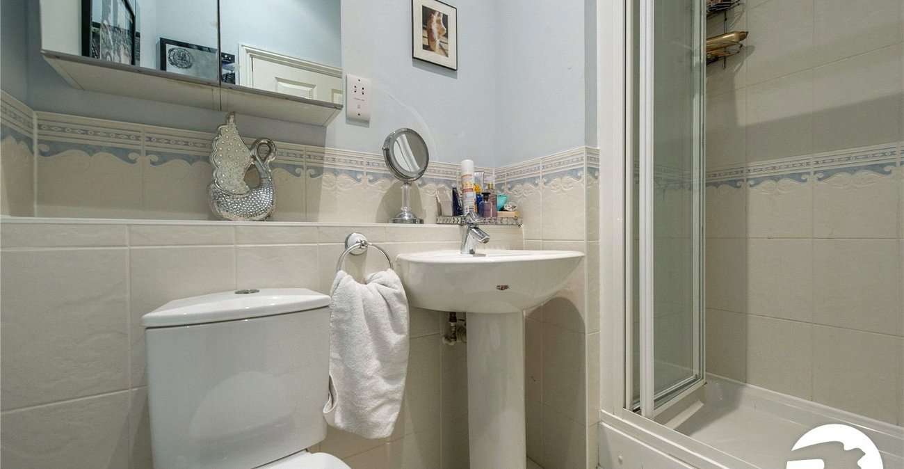 5 bedroom house to rent in Ingress Park | Robinson Michael & Jackson