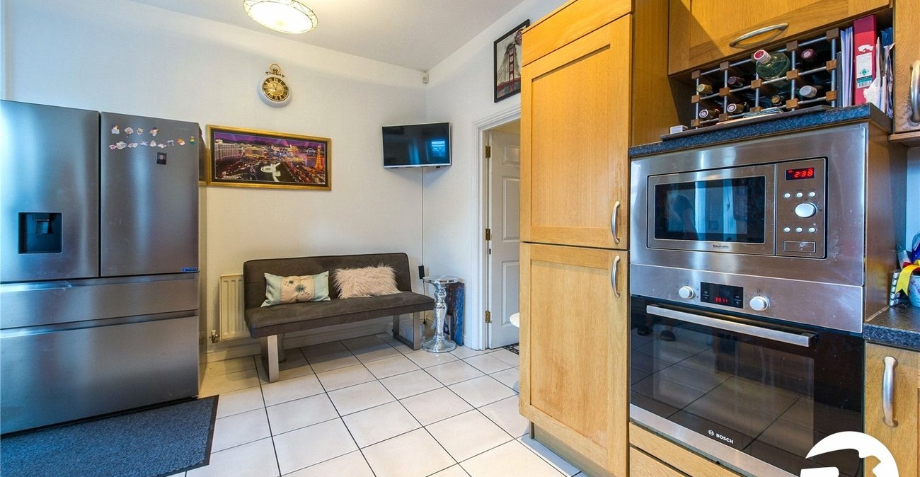 5 bedroom house to rent in Ingress Park | Robinson Michael & Jackson