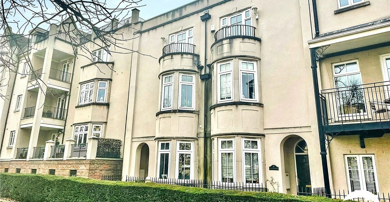 5 bedroom house to rent in Ingress Park | Robinson Michael & Jackson