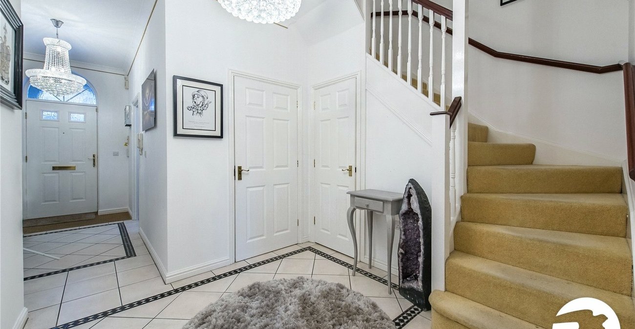 5 bedroom house to rent in Ingress Park | Robinson Michael & Jackson