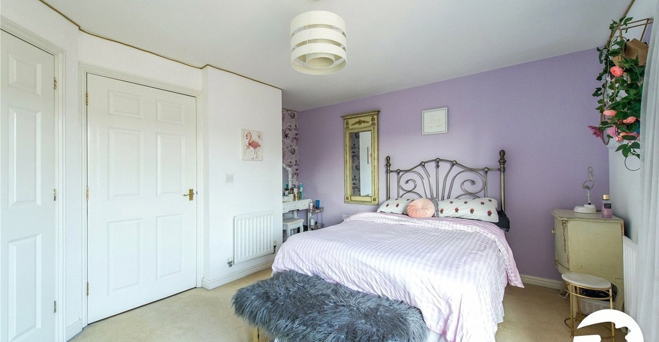 5 bedroom house to rent in Ingress Park | Robinson Michael & Jackson