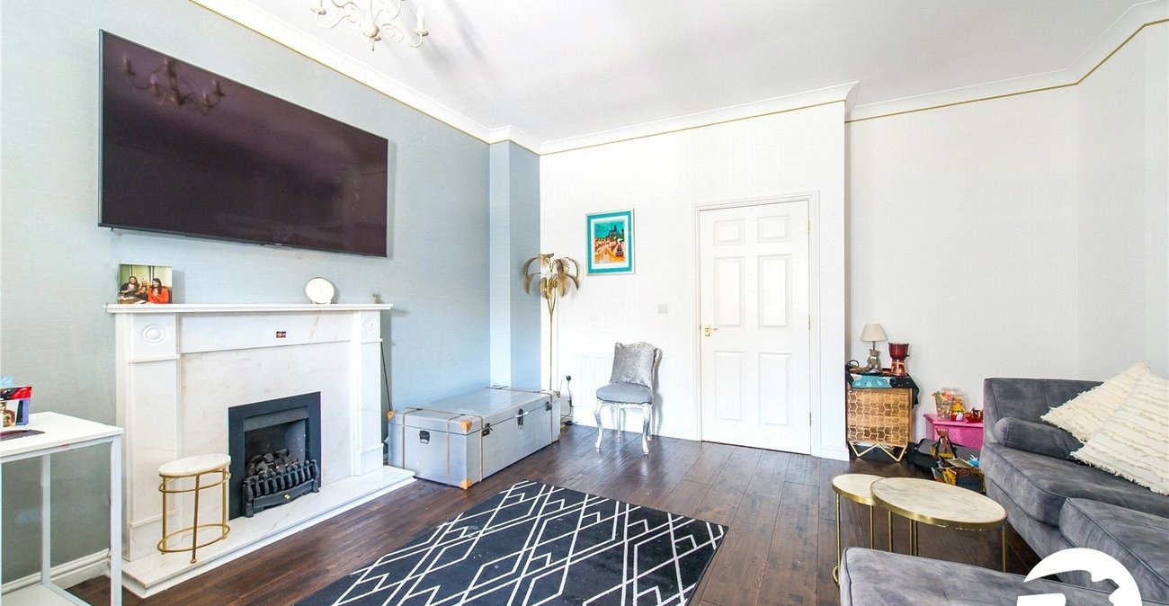 5 bedroom house to rent in Ingress Park | Robinson Michael & Jackson