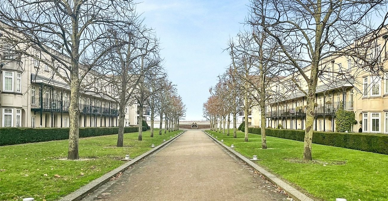 5 bedroom house to rent in Ingress Park | Robinson Michael & Jackson