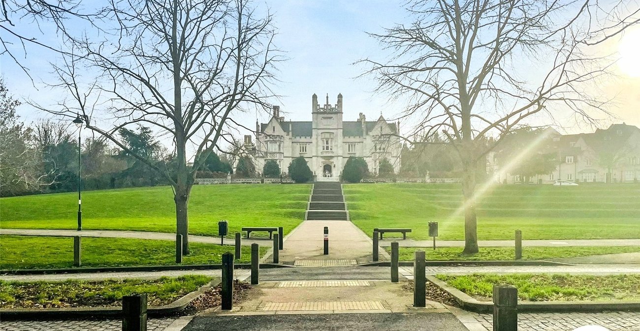 5 bedroom house to rent in Ingress Park | Robinson Michael & Jackson