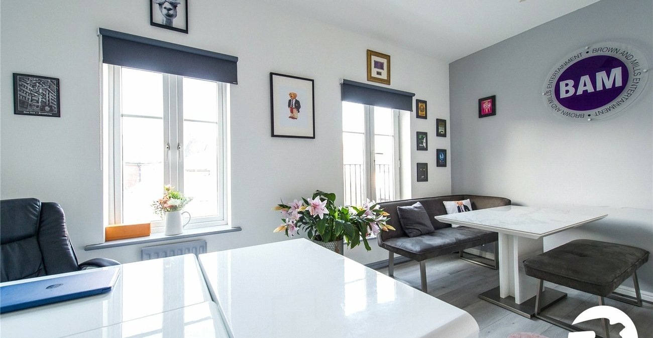 5 bedroom house to rent in Ingress Park | Robinson Michael & Jackson