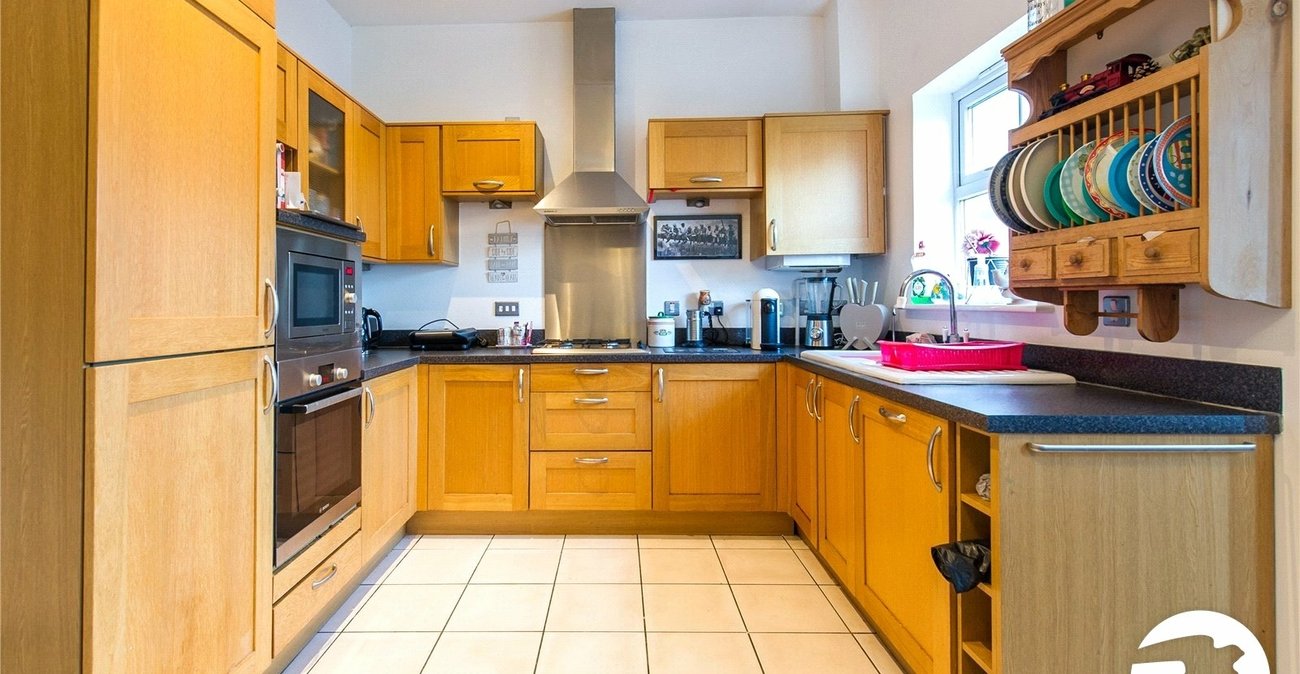 5 bedroom house to rent in Ingress Park | Robinson Michael & Jackson