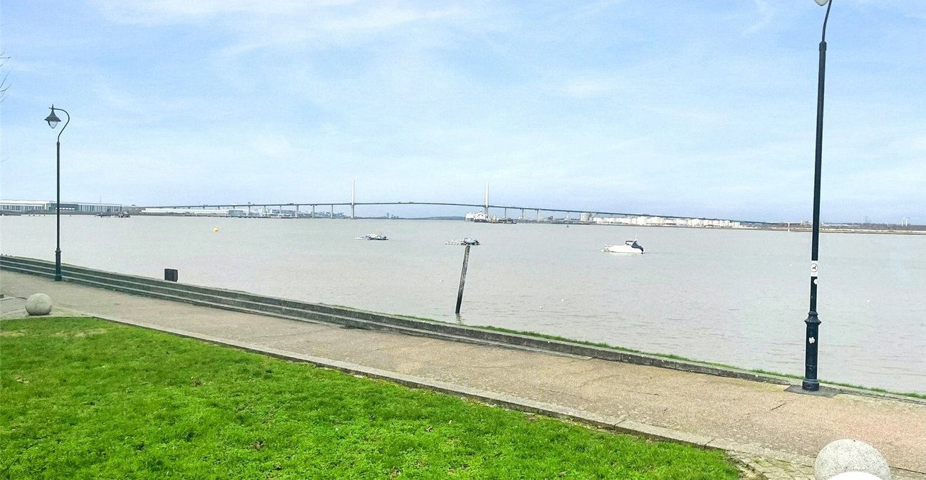 5 bedroom house to rent in Ingress Park | Robinson Michael & Jackson