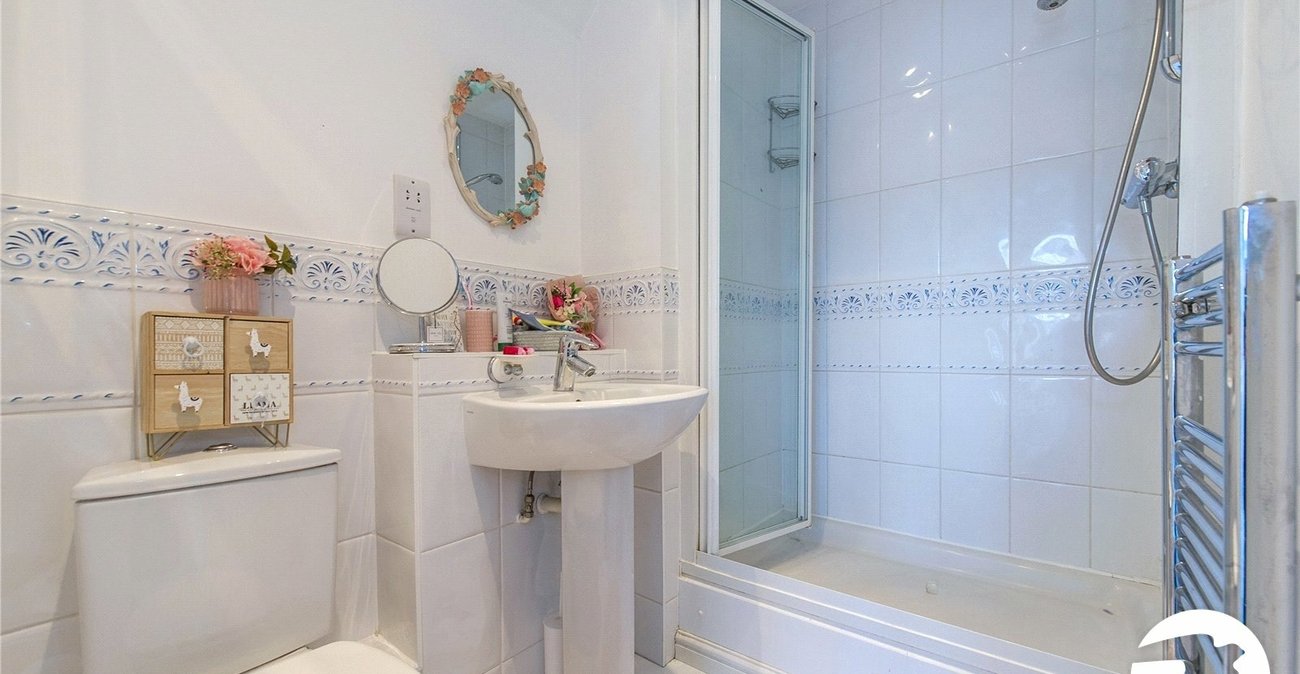 5 bedroom house to rent in Ingress Park | Robinson Michael & Jackson