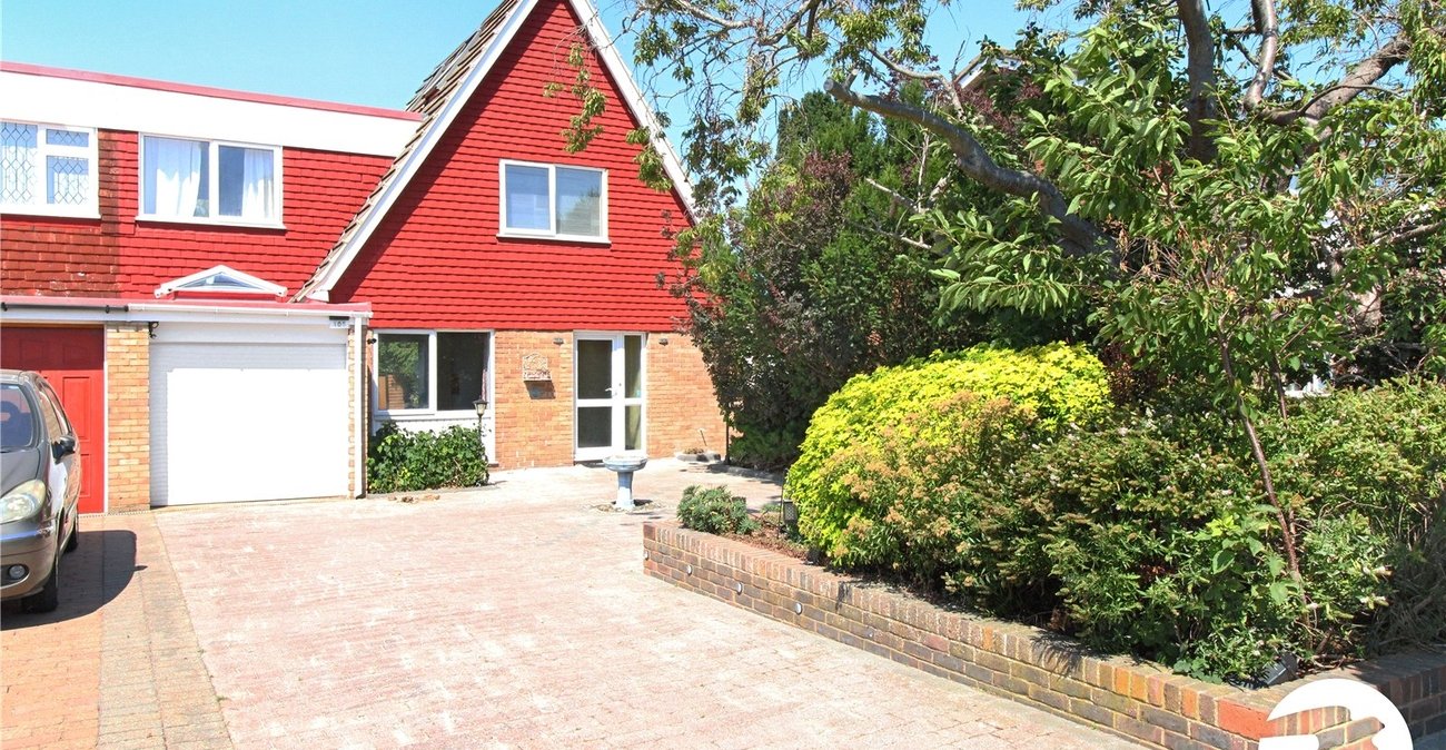 3 bedroom house to rent in Istead Rise | Robinson Michael & Jackson