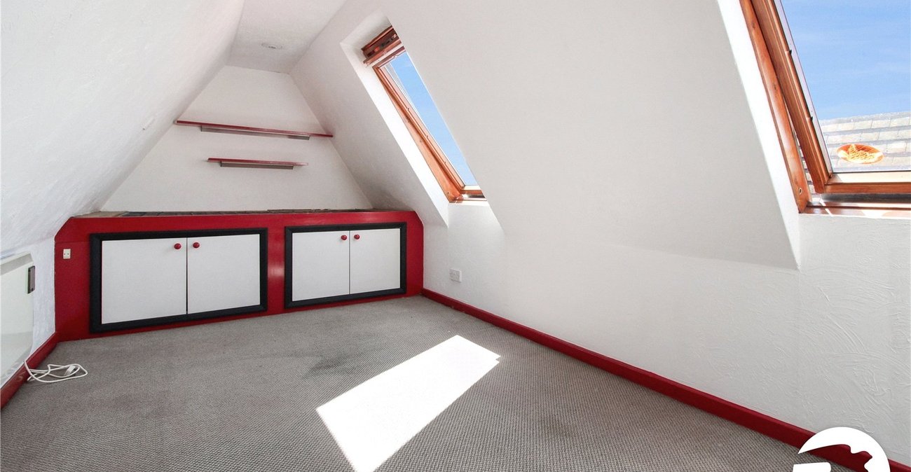 3 bedroom house to rent in Istead Rise | Robinson Michael & Jackson