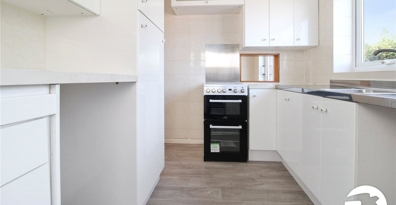 3 bedroom house to rent in Istead Rise | Robinson Michael & Jackson