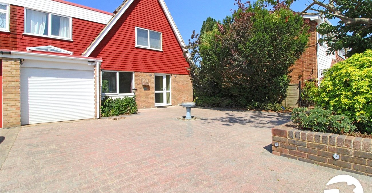 3 bedroom house to rent in Istead Rise | Robinson Michael & Jackson