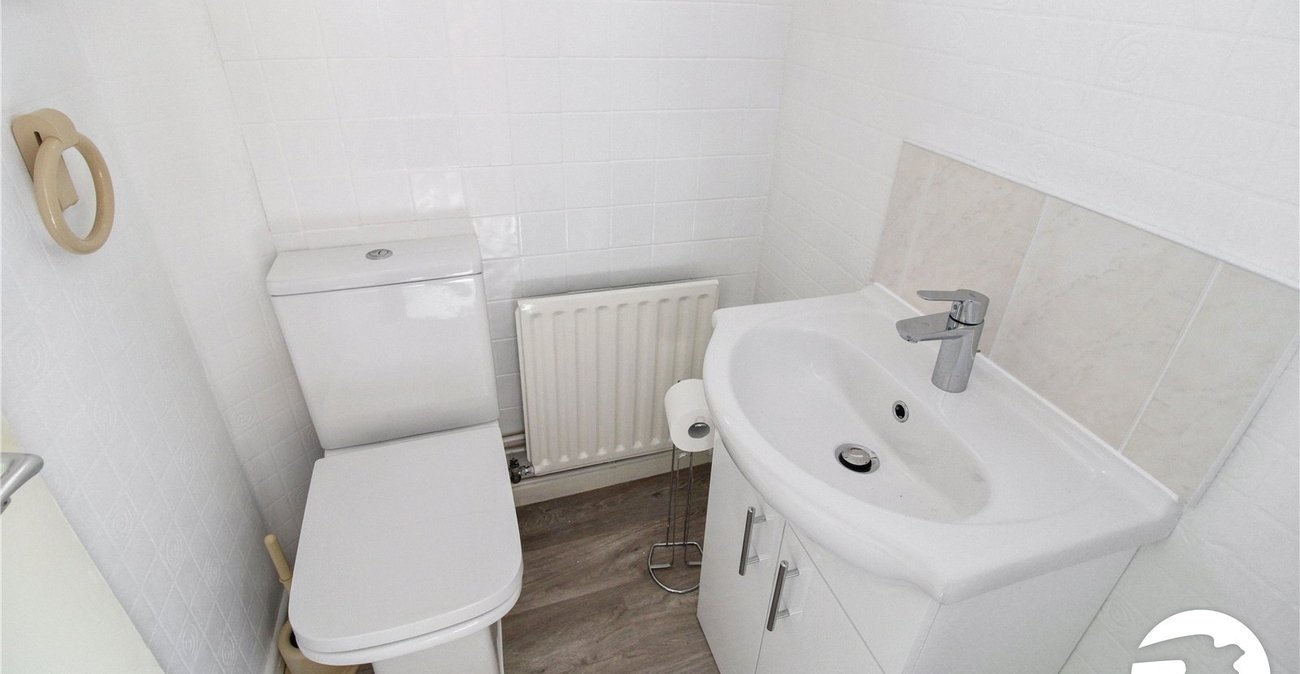 3 bedroom house to rent in Istead Rise | Robinson Michael & Jackson