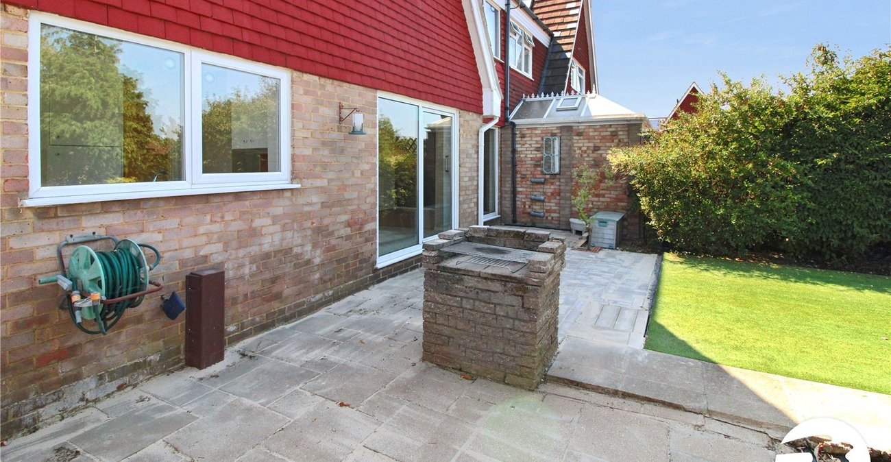 3 bedroom house to rent in Istead Rise | Robinson Michael & Jackson