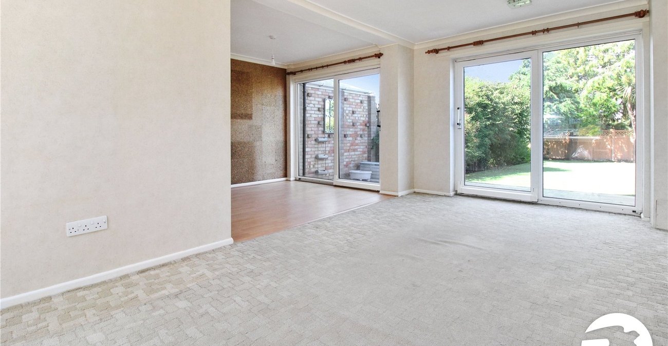 3 bedroom house to rent in Istead Rise | Robinson Michael & Jackson