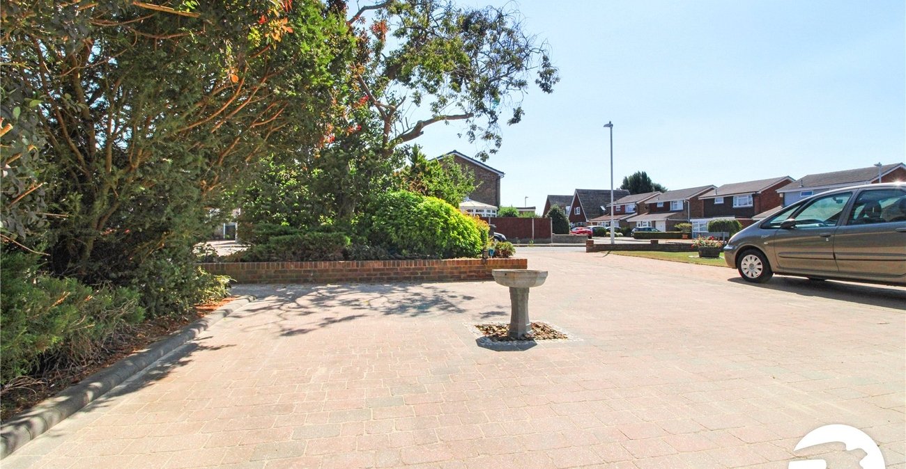 3 bedroom house to rent in Istead Rise | Robinson Michael & Jackson