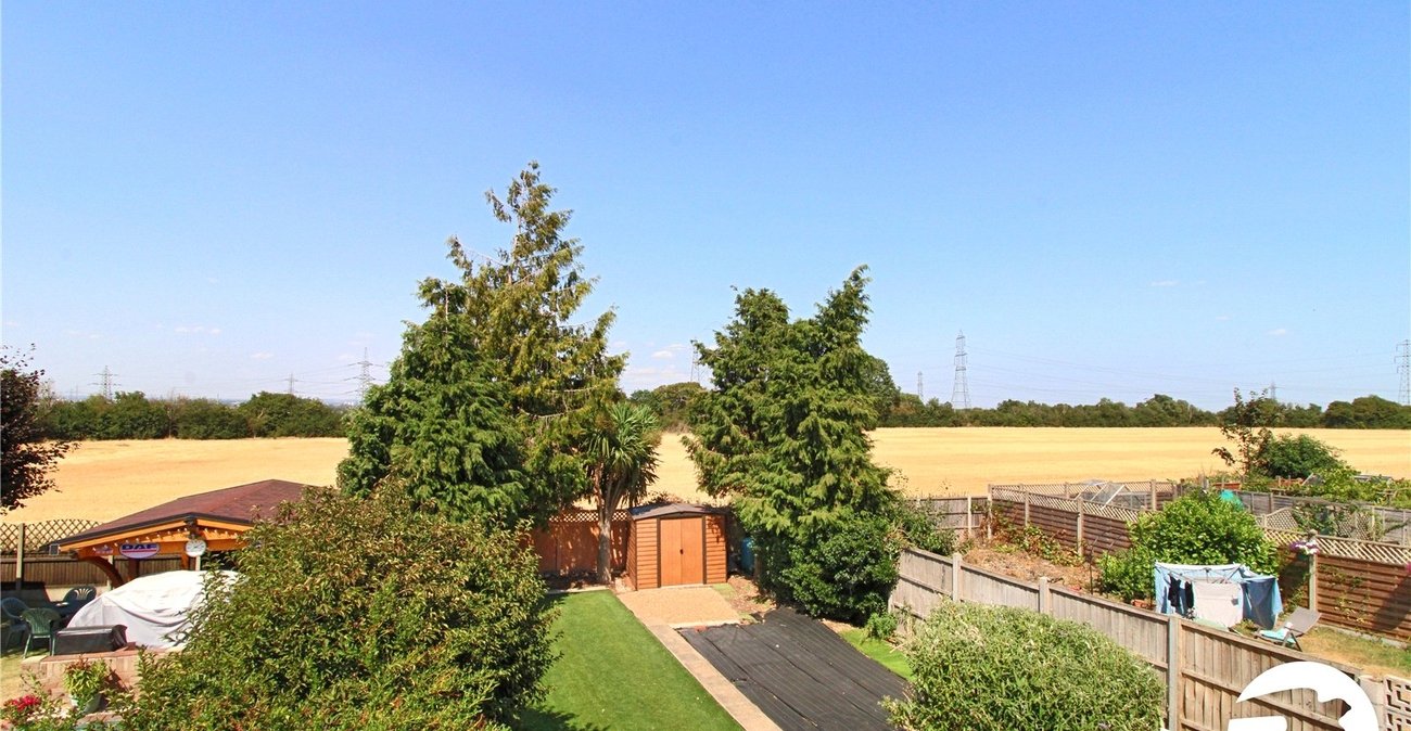 3 bedroom house to rent in Istead Rise | Robinson Michael & Jackson