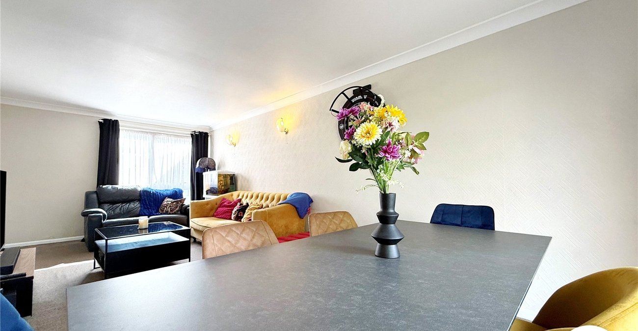 3 bedroom house to rent in Cuxton | Robinson Michael & Jackson
