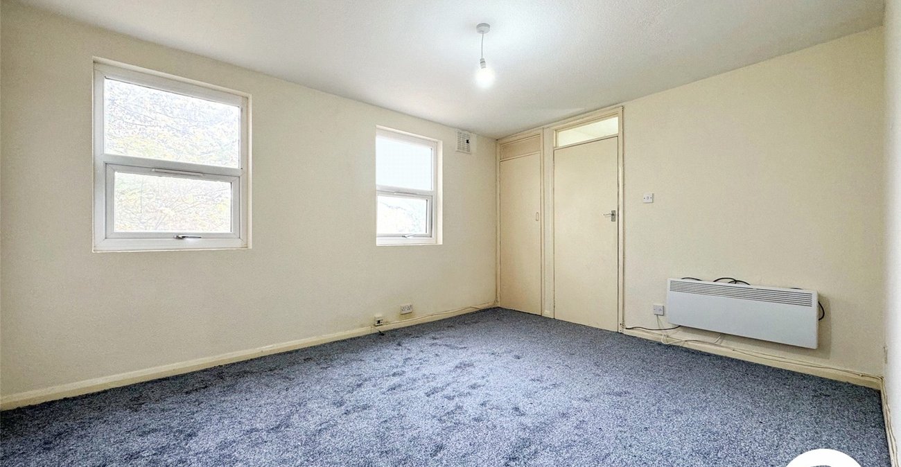 2 bedroom property to rent in London | 