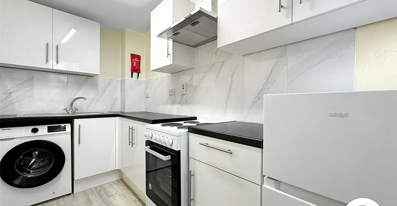 2 bedroom property to rent in London | 