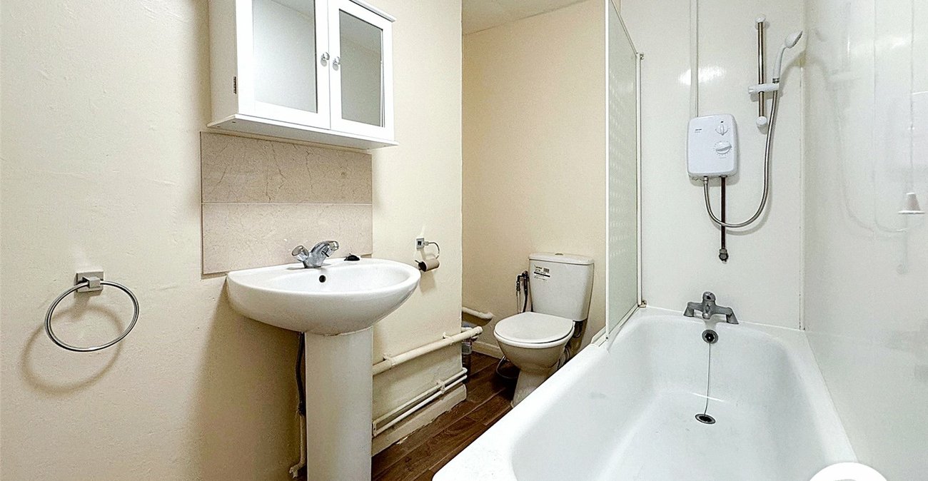 2 bedroom property to rent in London | 