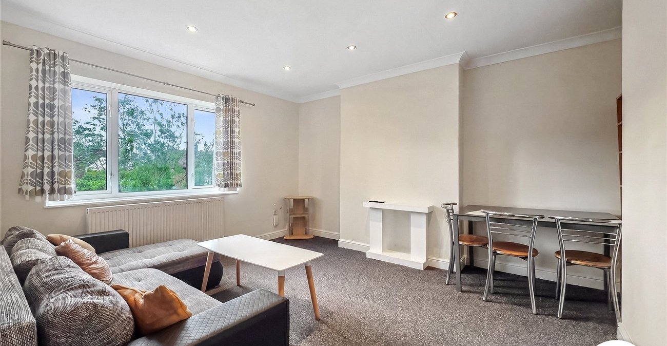 2 bedroom property to rent in London | Robinson Jackson