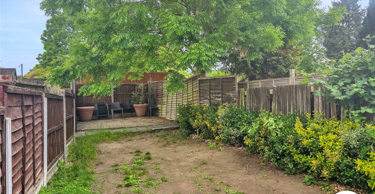2 bedroom property to rent in London | Robinson Jackson