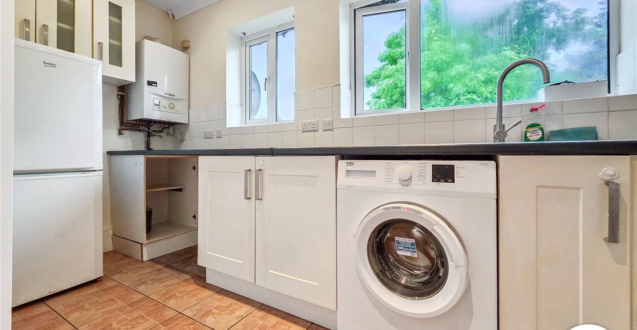 2 bedroom property to rent in London | Robinson Jackson