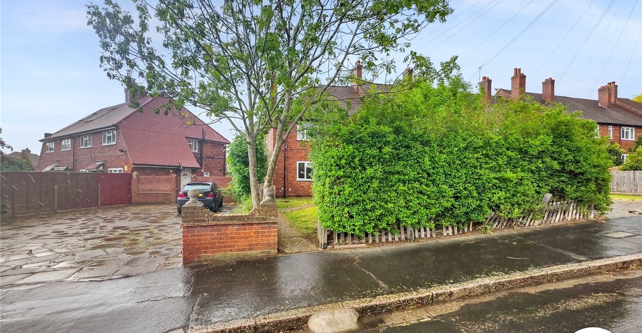 2 bedroom property to rent in London | Robinson Jackson