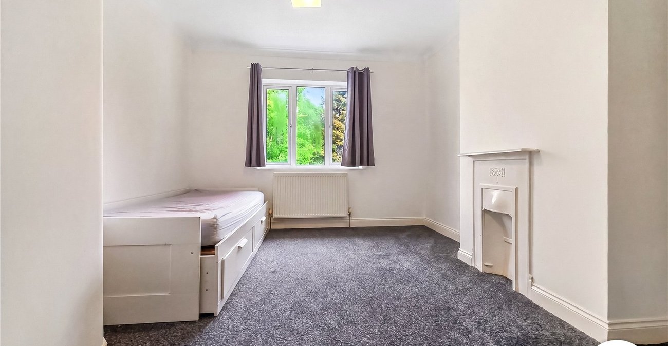 2 bedroom property to rent in London | Robinson Jackson