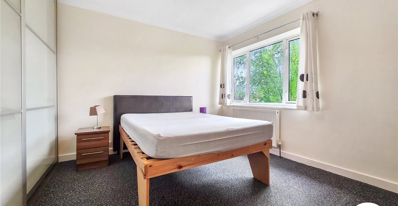 2 bedroom property to rent in London | Robinson Jackson