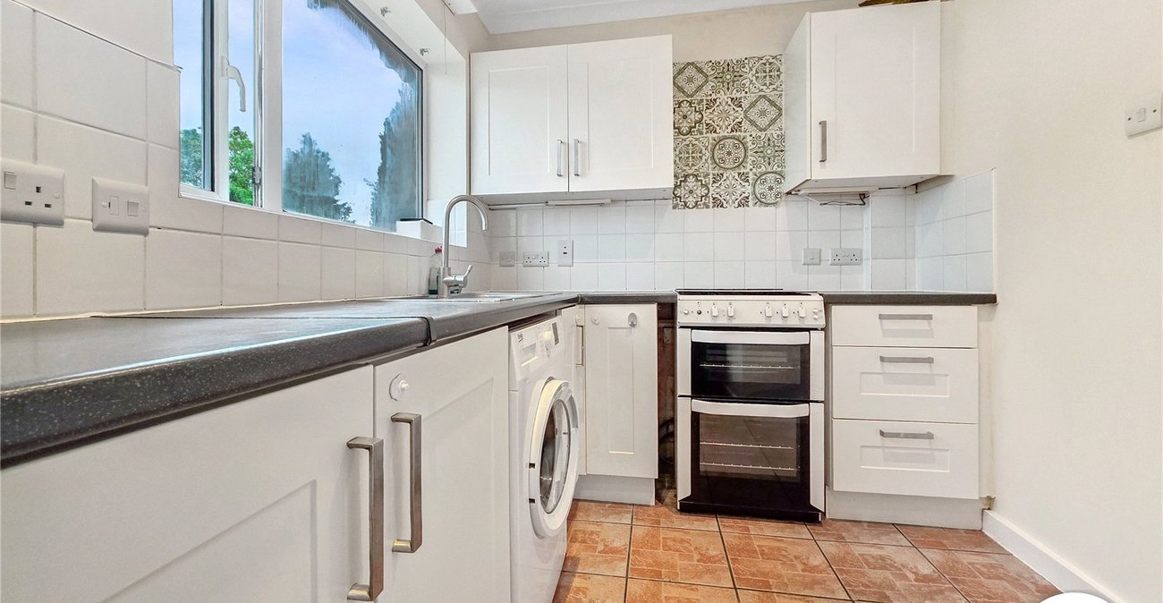 2 bedroom property to rent in London | Robinson Jackson