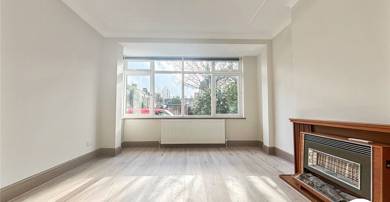 4 bedroom house to rent in London | Robinson Jackson