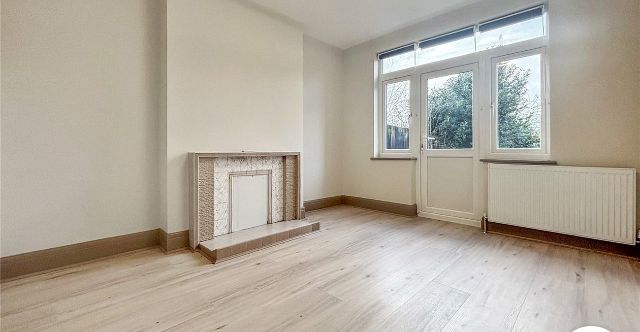 4 bedroom house to rent in London | Robinson Jackson