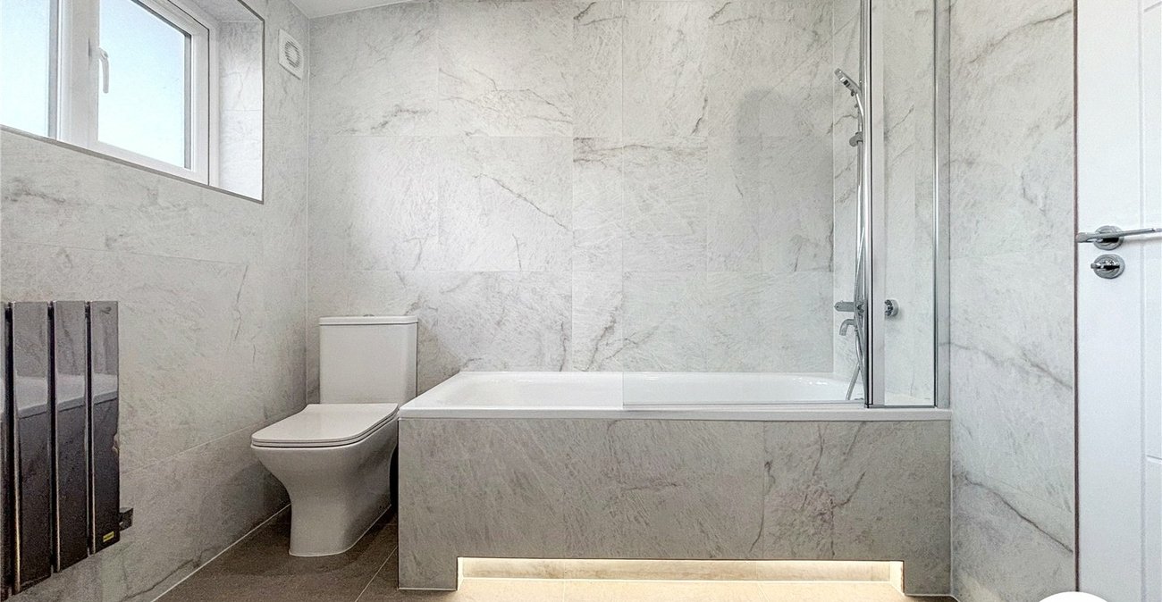 4 bedroom house to rent in London | Robinson Jackson