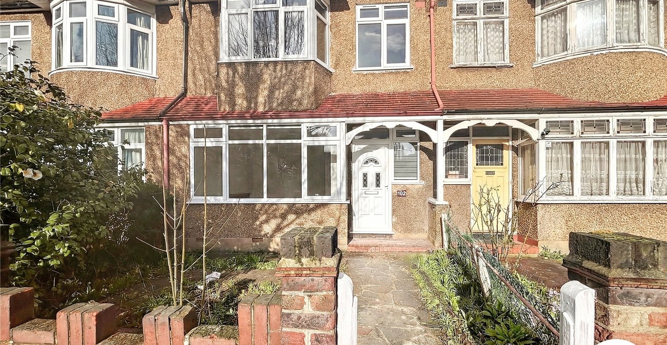 4 bedroom house to rent in London | Robinson Jackson