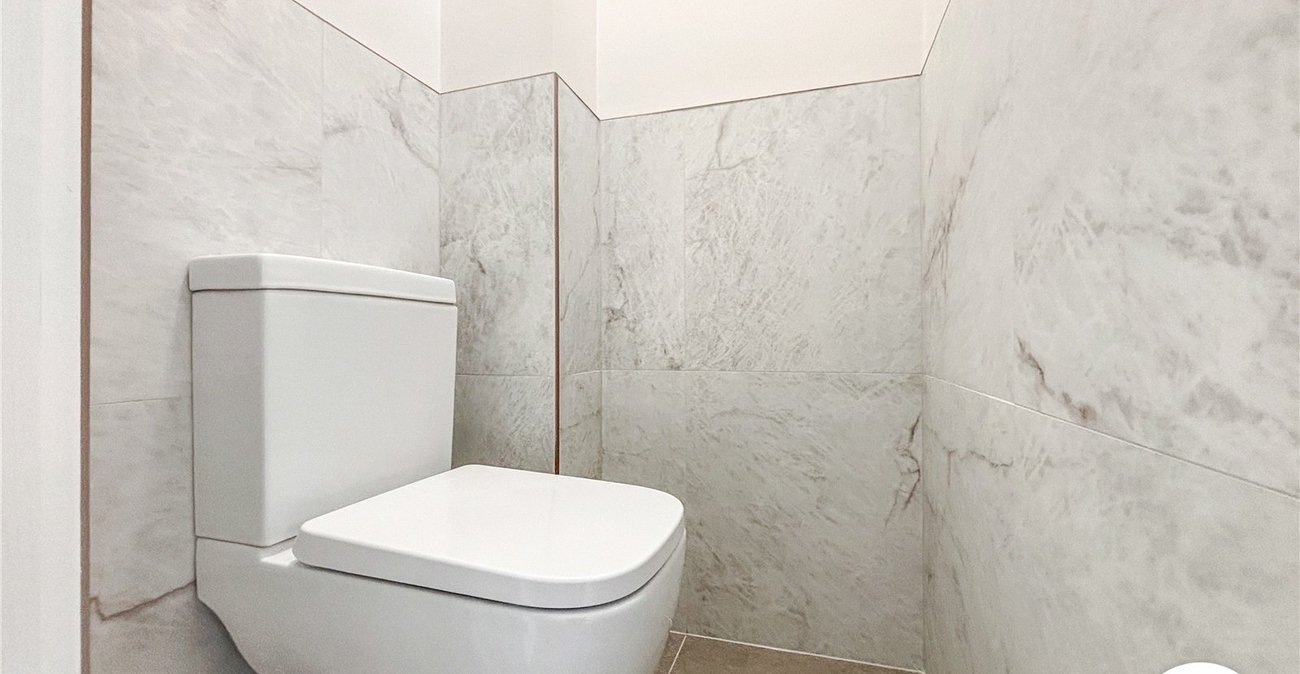 4 bedroom house to rent in London | Robinson Jackson