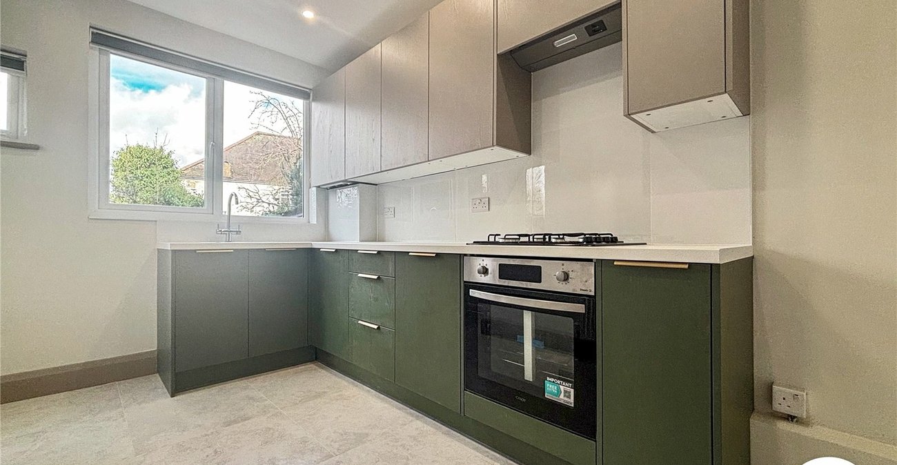 4 bedroom house to rent in London | Robinson Jackson