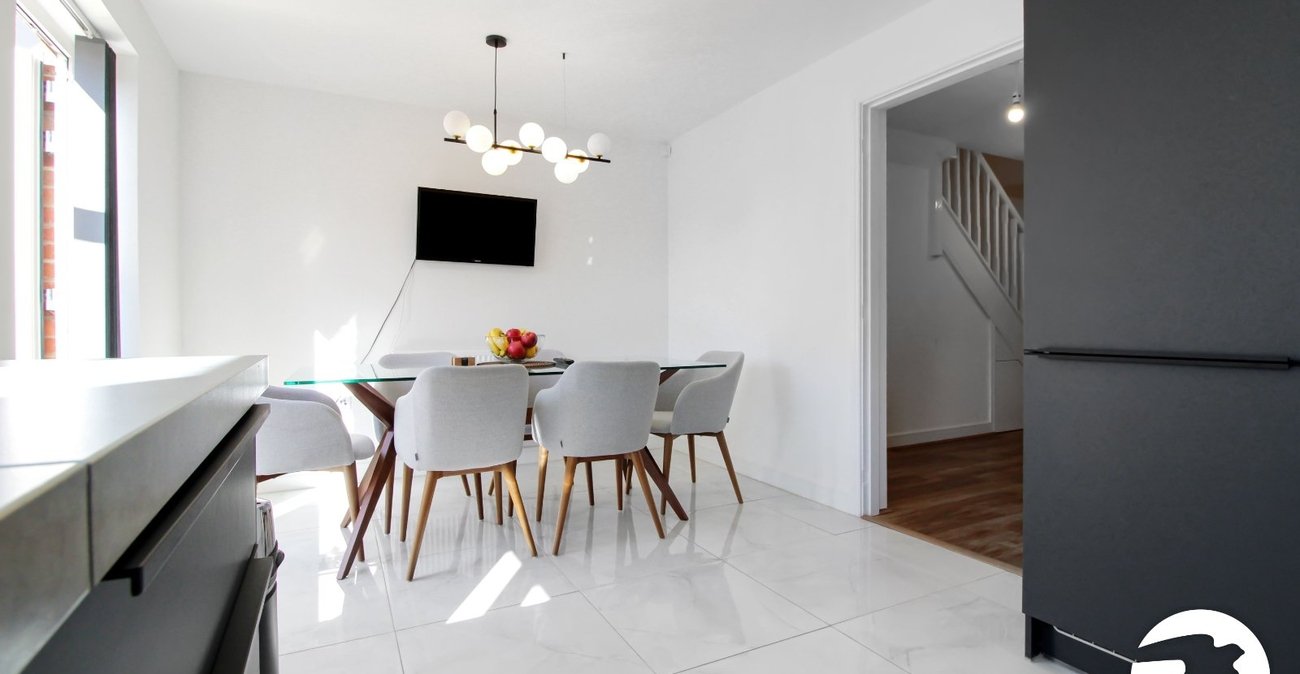 4 bedroom house to rent in Castle Hill | Robinson Michael & Jackson