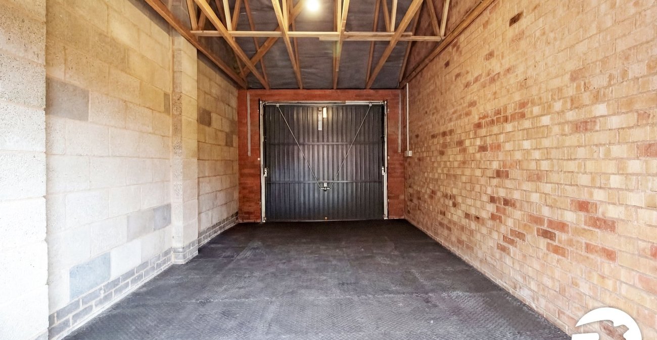 4 bedroom house to rent in Castle Hill | Robinson Michael & Jackson