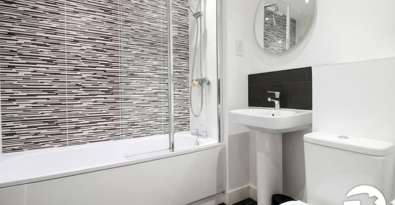 4 bedroom house to rent in Castle Hill | Robinson Michael & Jackson