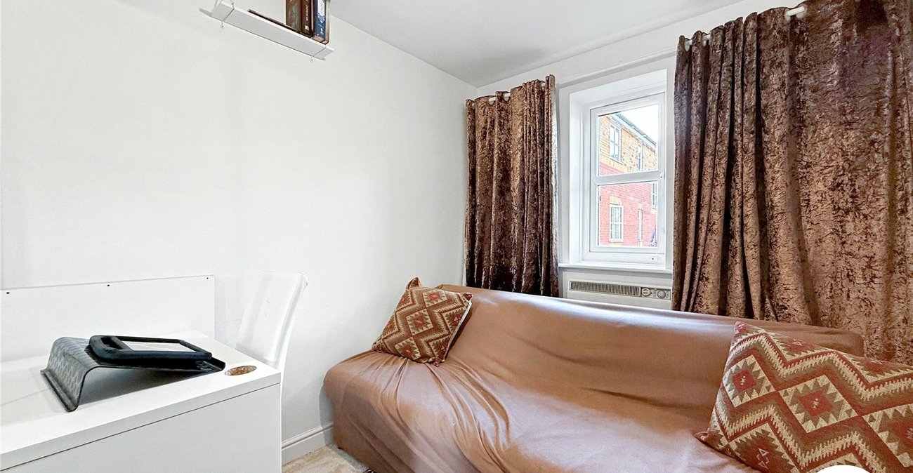 2 bedroom property to rent in London | Robinson Jackson