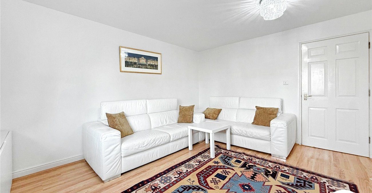 2 bedroom property to rent in London | Robinson Jackson