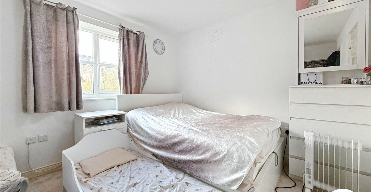 2 bedroom property to rent in London | Robinson Jackson