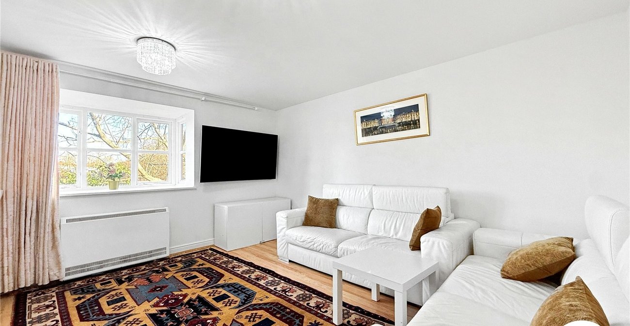 2 bedroom property to rent in London | Robinson Jackson