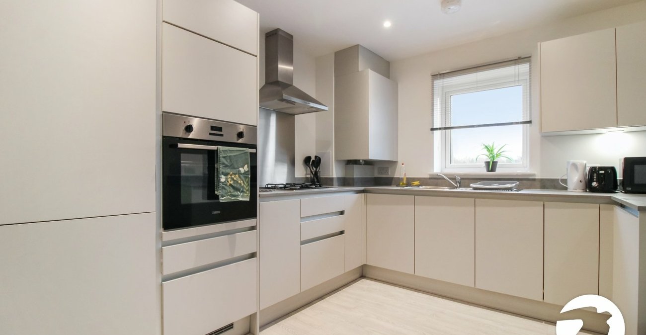 2 bedroom property to rent in Greenhithe | Robinson Michael & Jackson
