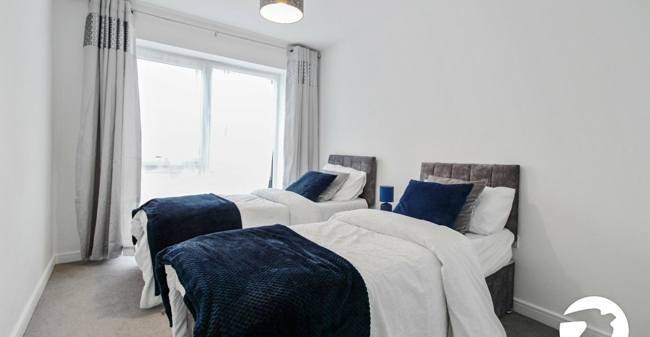 2 bedroom property to rent in Greenhithe | Robinson Michael & Jackson