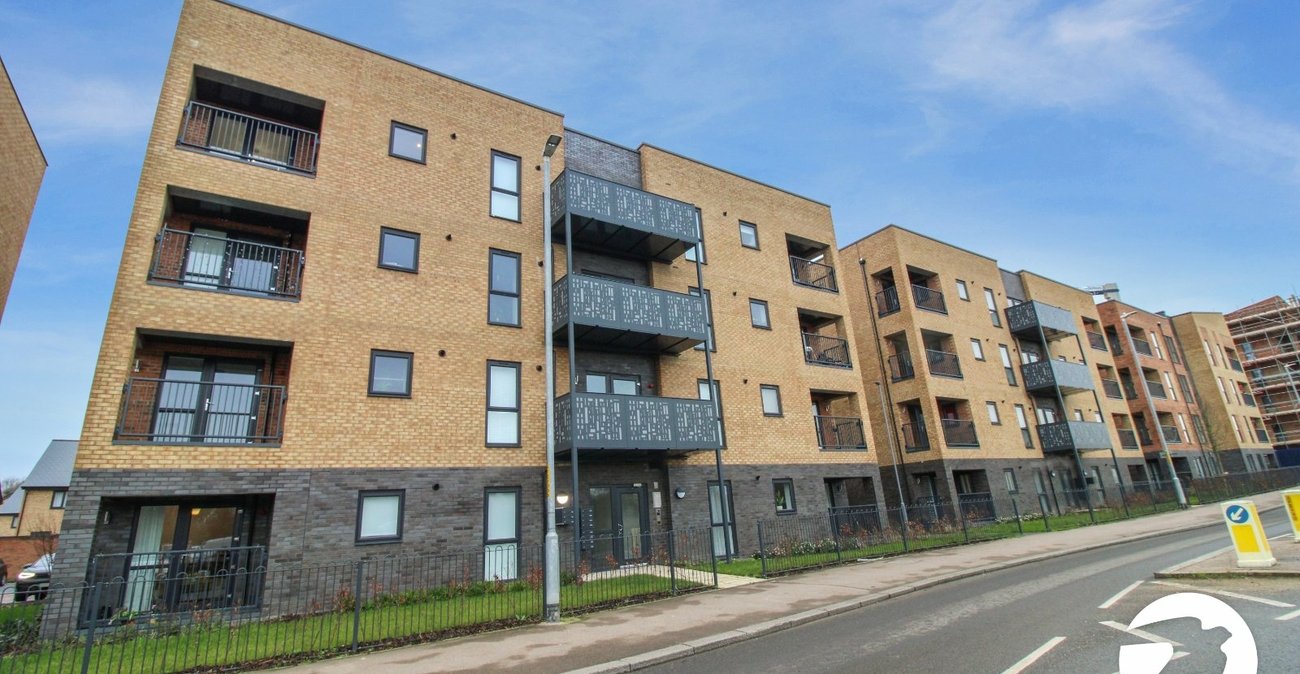 2 bedroom property to rent in Greenhithe | Robinson Michael & Jackson