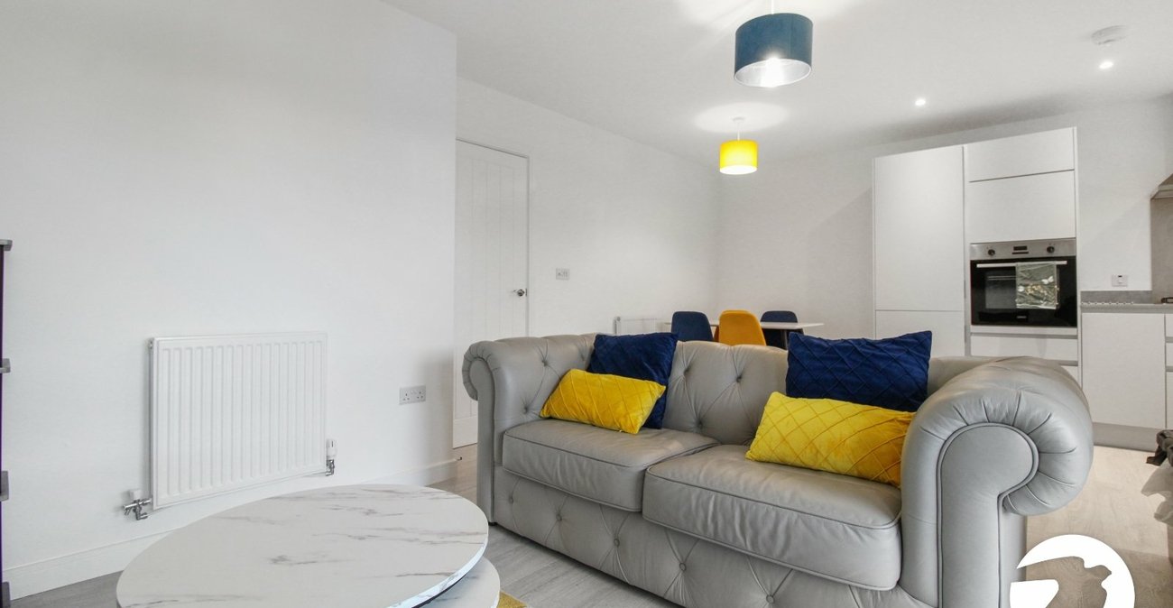 2 bedroom property to rent in Greenhithe | Robinson Michael & Jackson