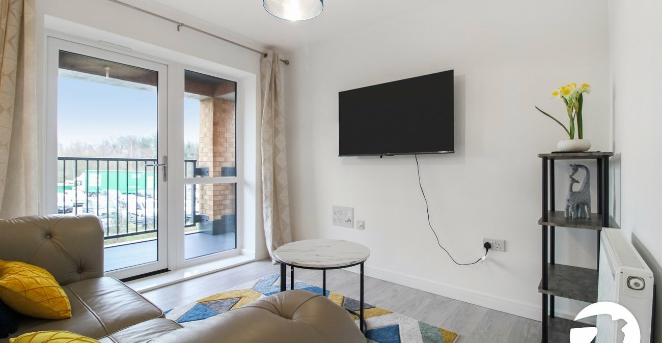 2 bedroom property to rent in Greenhithe | Robinson Michael & Jackson